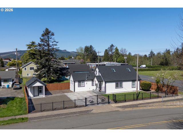 104 DEL MONTE Ave, Tillamook, OR 97141