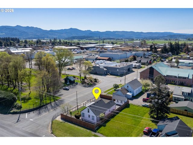 104 DEL MONTE Ave, Tillamook, OR 97141