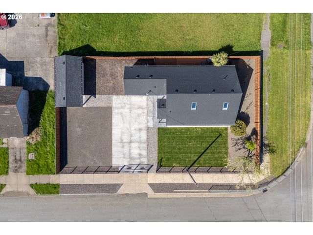 104 DEL MONTE Ave, Tillamook, OR 97141