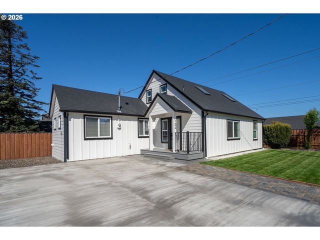 104 DEL MONTE Ave, Tillamook, OR 97141
