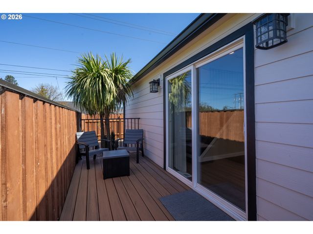 104 DEL MONTE Ave, Tillamook, OR 97141