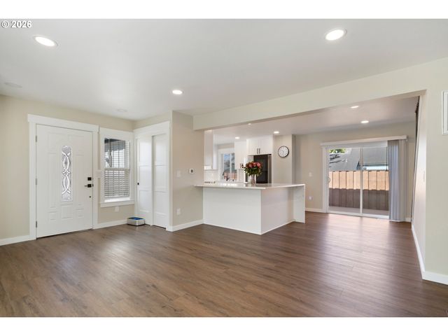 104 DEL MONTE Ave, Tillamook, OR 97141