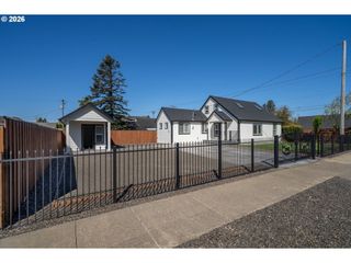 104 DEL MONTE Ave, Tillamook, OR 97141