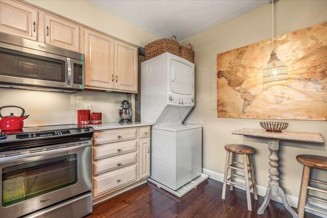 2727 S Lakeshore Drive G27, Shoreham Vllg, MI 49085