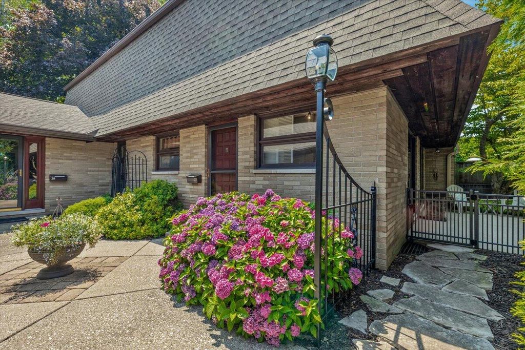 2727 S Lakeshore Drive G27, Shoreham Vllg, MI 49085