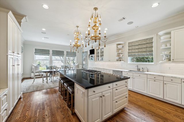 5602 Indian Circle, Houston, TX 77056