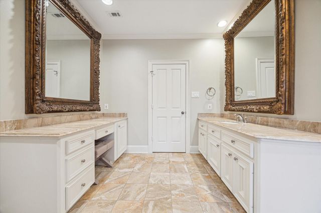 5602 Indian Circle, Houston, TX 77056