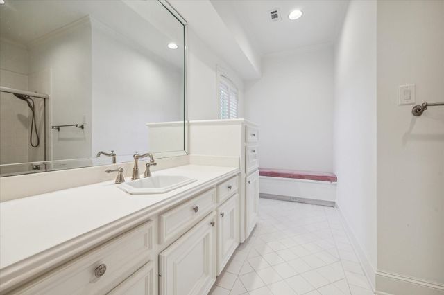 5602 Indian Circle, Houston, TX 77056