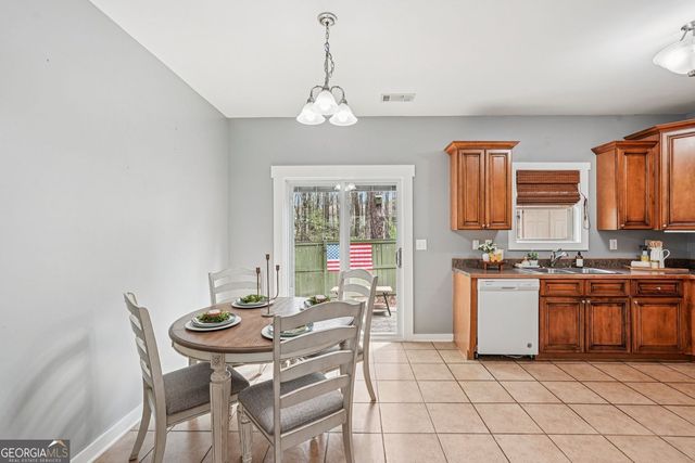 407 N Lake Drive G-4, Carrollton, GA 30117