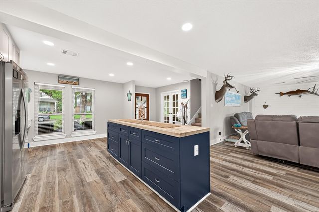 37 Windsor Drive, Conroe, TX 77304