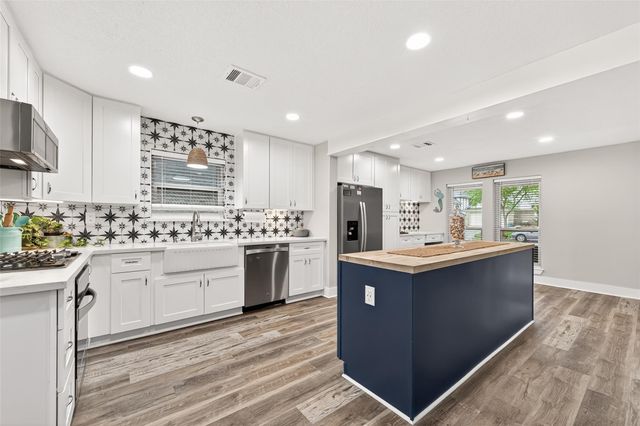 37 Windsor Drive, Conroe, TX 77304