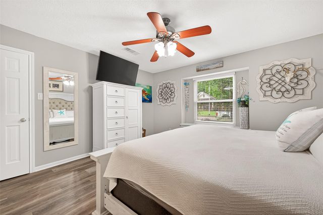 37 Windsor Drive, Conroe, TX 77304