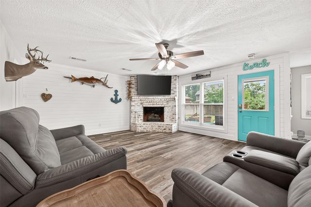 37 Windsor Drive, Conroe, TX 77304