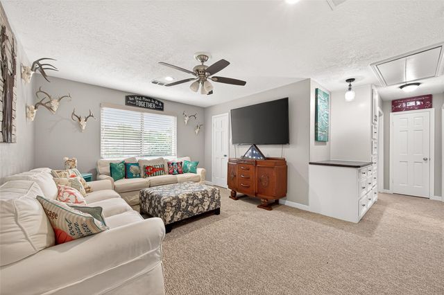 37 Windsor Drive, Conroe, TX 77304