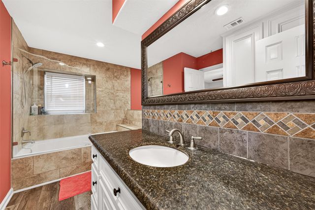 37 Windsor Drive, Conroe, TX 77304