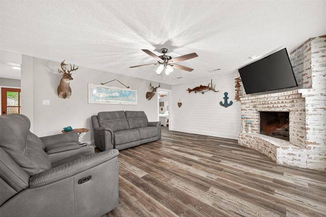 37 Windsor Drive, Conroe, TX 77304