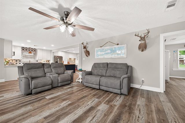 37 Windsor Drive, Conroe, TX 77304