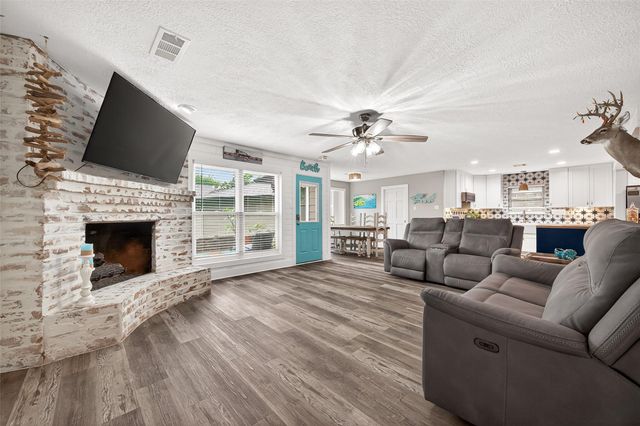 37 Windsor Drive, Conroe, TX 77304
