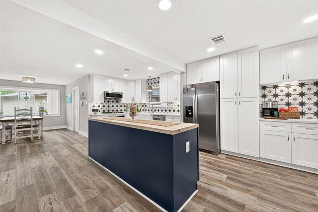 37 Windsor Drive, Conroe, TX 77304