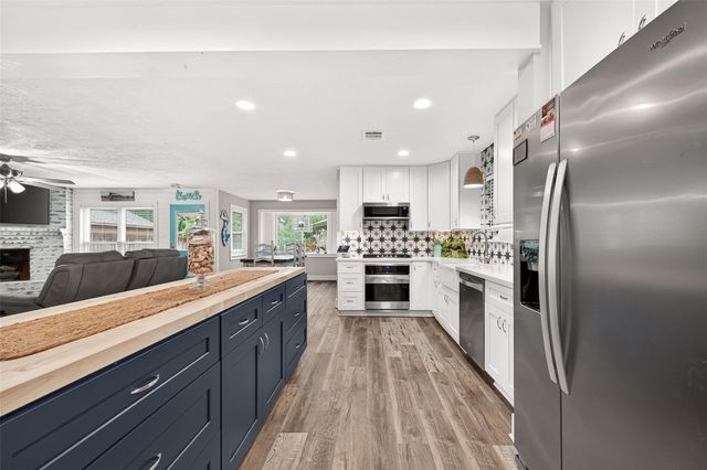 37 Windsor Drive, Conroe, TX 77304