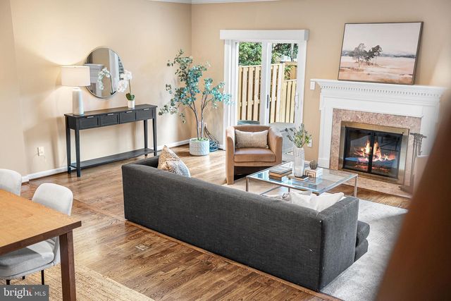 29 N OAKLAND ST, Arlington, VA 22203