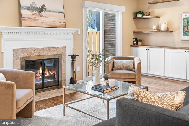 29 N OAKLAND ST, Arlington, VA 22203