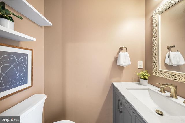 29 N OAKLAND ST, Arlington, VA 22203