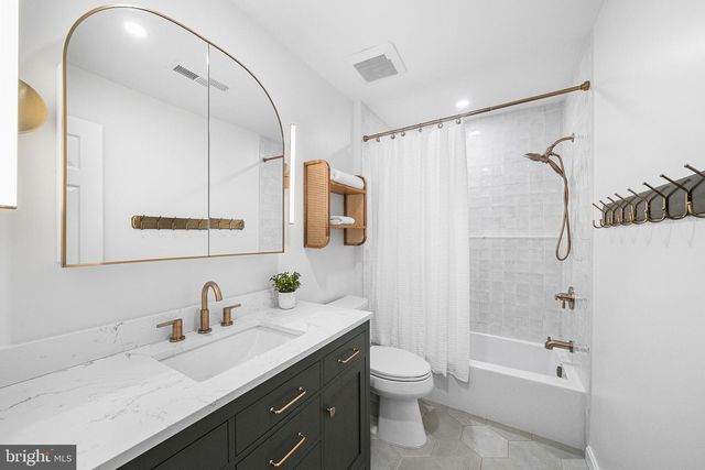 29 N OAKLAND ST, Arlington, VA 22203