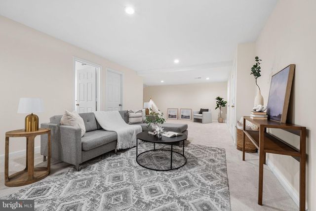 29 N OAKLAND ST, Arlington, VA 22203