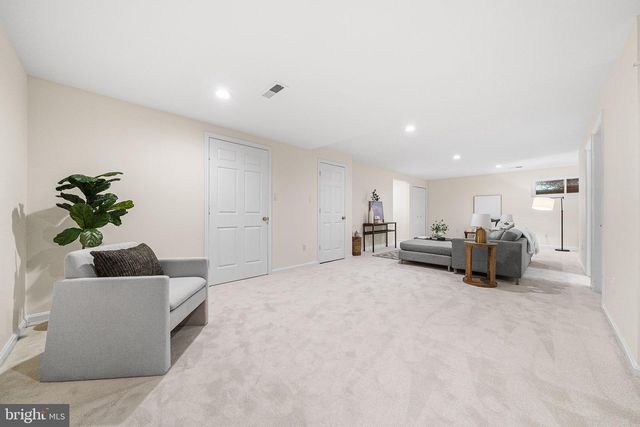 29 N OAKLAND ST, Arlington, VA 22203