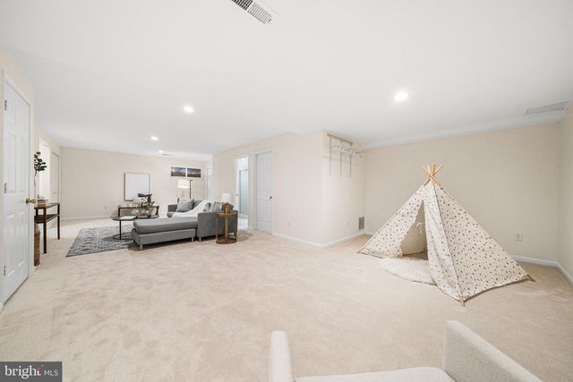 29 N OAKLAND ST, Arlington, VA 22203