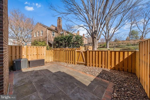 29 N OAKLAND ST, Arlington, VA 22203