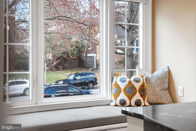 29 N OAKLAND ST, Arlington, VA 22203