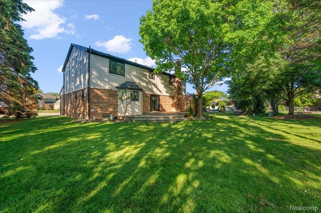 48156 Virginia Court, Macomb Township, MI 48044
