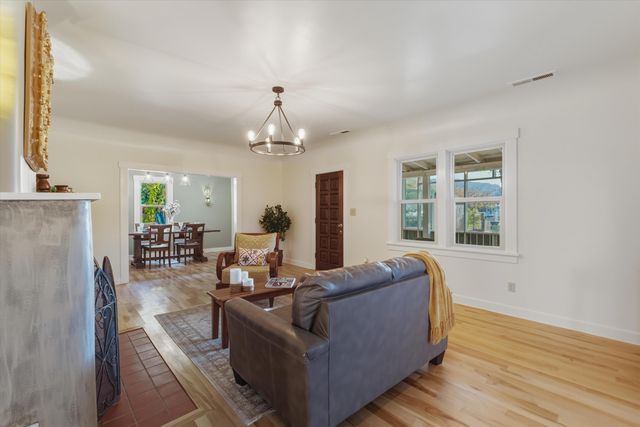 3871 Corrales Road, Corrales, NM 87048