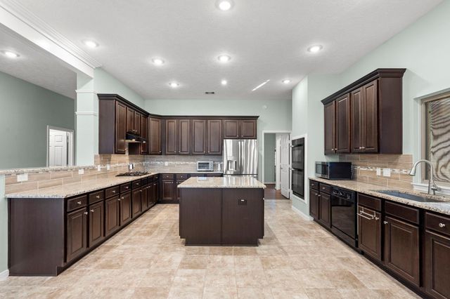 2616 Apache Street, League City, TX 77573