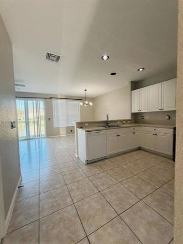 3258 NW 32nd Ter, Oakland Park, FL 33309