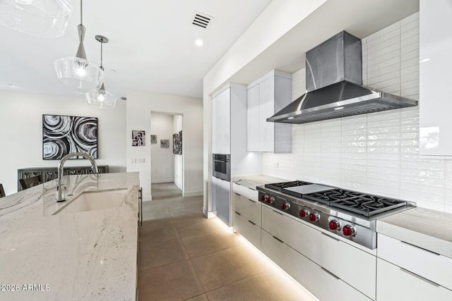 37200 N CAVE CREEK Road 1119, Scottsdale, AZ 85262