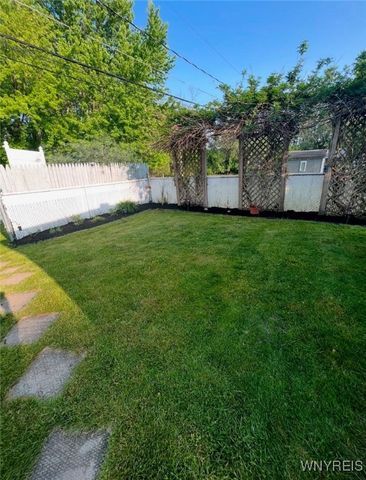 31 Rose Avenue, West Seneca, NY 14224