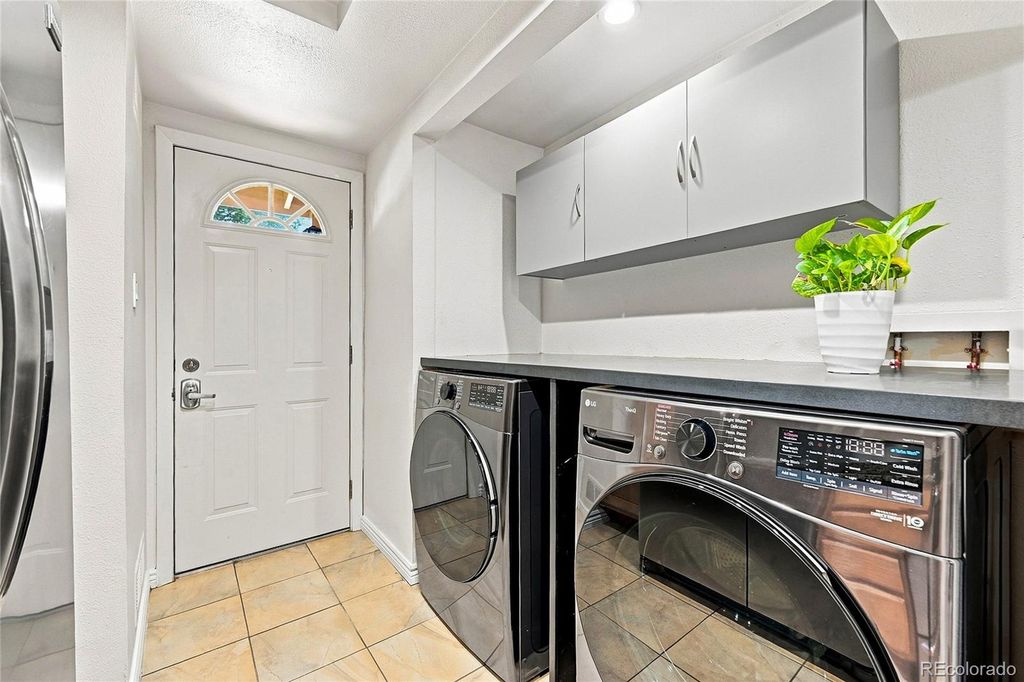 Image 10 of property listing at 6046 S Willow Way, Greenwood Village, CO 80111