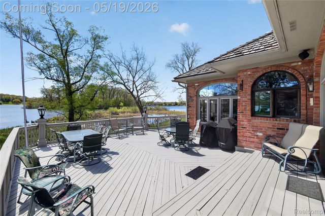 24 Chateaux Du Lac, Fenton Charter Township, MI 48430