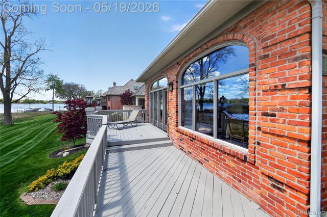 24 Chateaux Du Lac, Fenton Charter Township, MI 48430