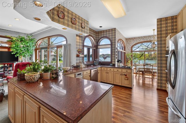 24 Chateaux Du Lac, Fenton Charter Township, MI 48430