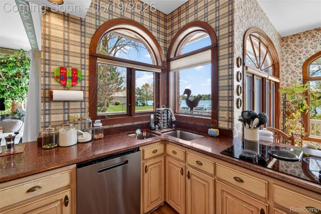 24 Chateaux Du Lac, Fenton Charter Township, MI 48430