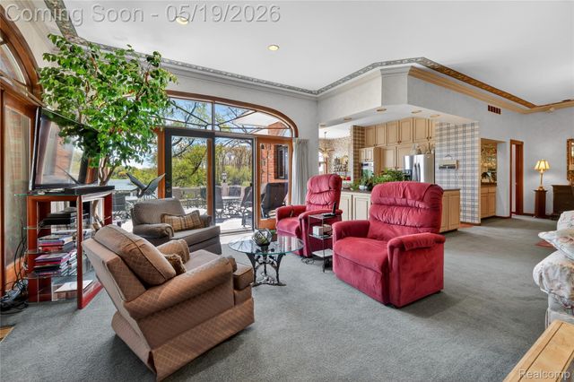24 Chateaux Du Lac, Fenton Charter Township, MI 48430
