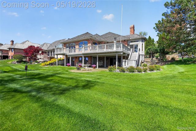 24 Chateaux Du Lac, Fenton Charter Township, MI 48430