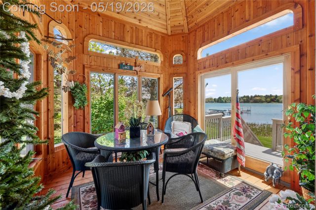 24 Chateaux Du Lac, Fenton Charter Township, MI 48430