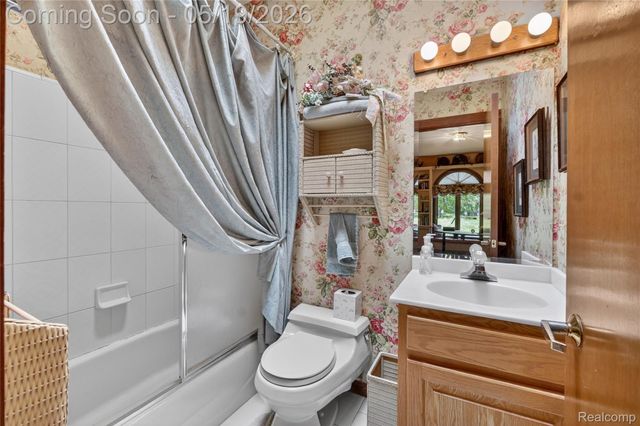 24 Chateaux Du Lac, Fenton Charter Township, MI 48430