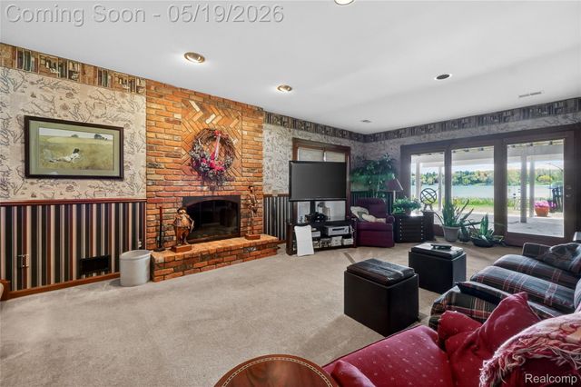 24 Chateaux Du Lac, Fenton Charter Township, MI 48430
