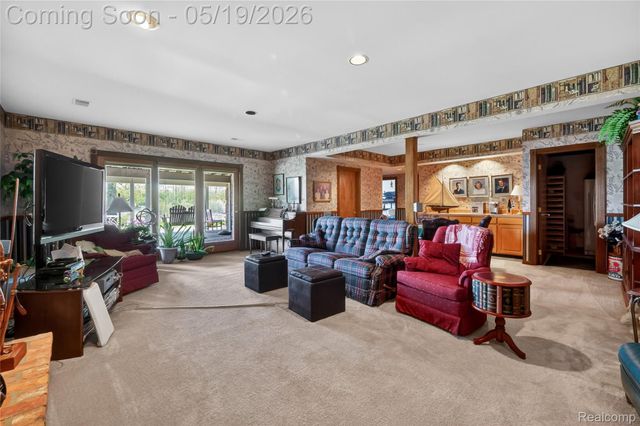 24 Chateaux Du Lac, Fenton Charter Township, MI 48430